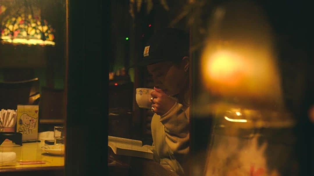 橋本愛奈のインスタグラム：「お気に入りの喫茶店と小説☕️☕️」