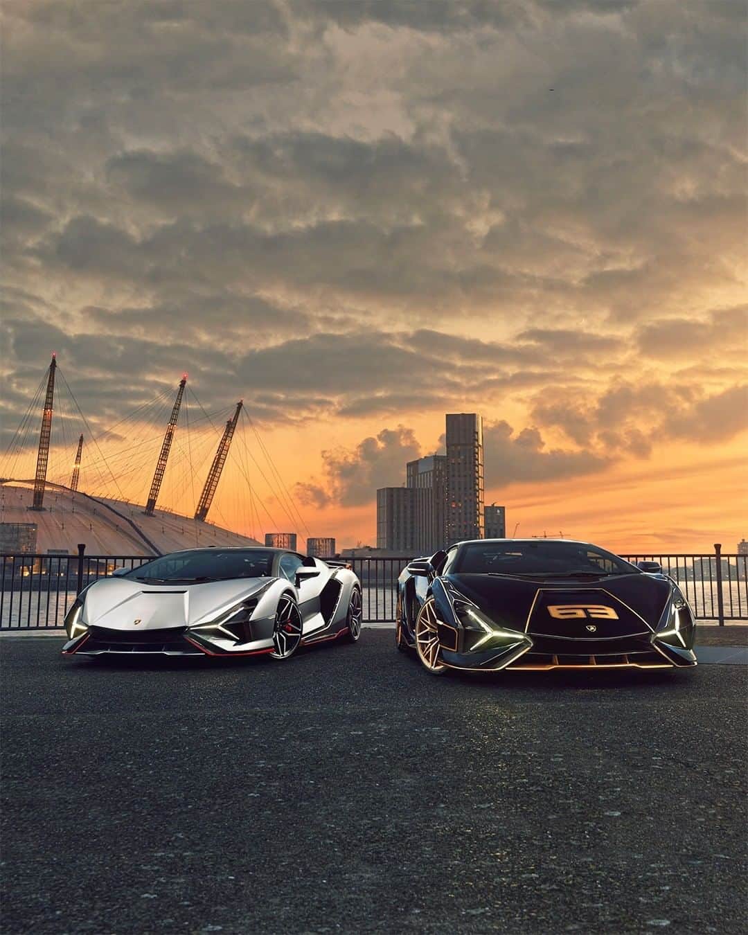 ランボルギーニのインスタグラム：「Personalization has many ways to express itself. They are precisely 63, like the number of Lamborghini Sián FKP 37 we started delivering worldwide.  Out of these two amazing marvels, which would you choose? Captured by @masterkrishan  and @niamchandaria_ for @lamborghinilondon  #Lamborghini #SianFKP37 #LamborghiniVersus __ Sián FKP37: Fuel consumption combined 19.2l/100km; CO2-emissions combined 447 g/km (WLTP)」