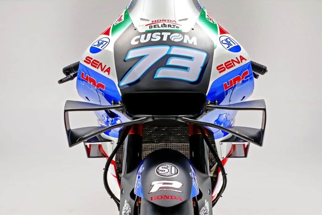 MotoGPさんのインスタグラム写真 - (MotoGPInstagram)「Check out the @lcr.team Honda RC213V that @alexmarquez73 will compete on this season! 🤩 What do you think of the new livery? 🔥 #AM73 #MotoGP #Motorsport #Motorcycle #Racing」2月19日 22時00分 - motogp