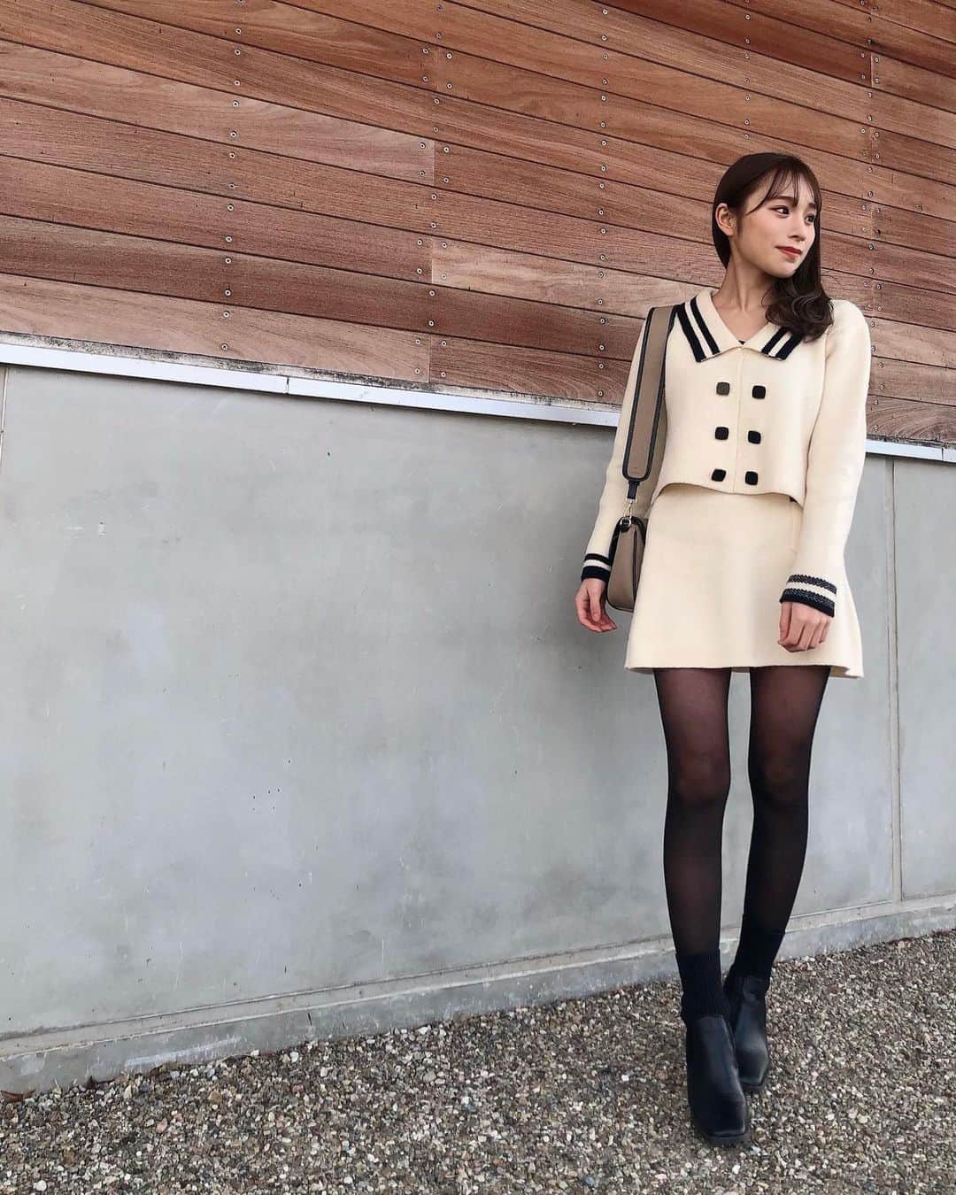 左伴彩佳さんのインスタグラム写真 - (左伴彩佳Instagram)「・ セットアップコーデ🕊 たまにはスカートも。  #ニット　#冬コーデ  #セットアップ」2月19日 22時07分 - hidaaya_729