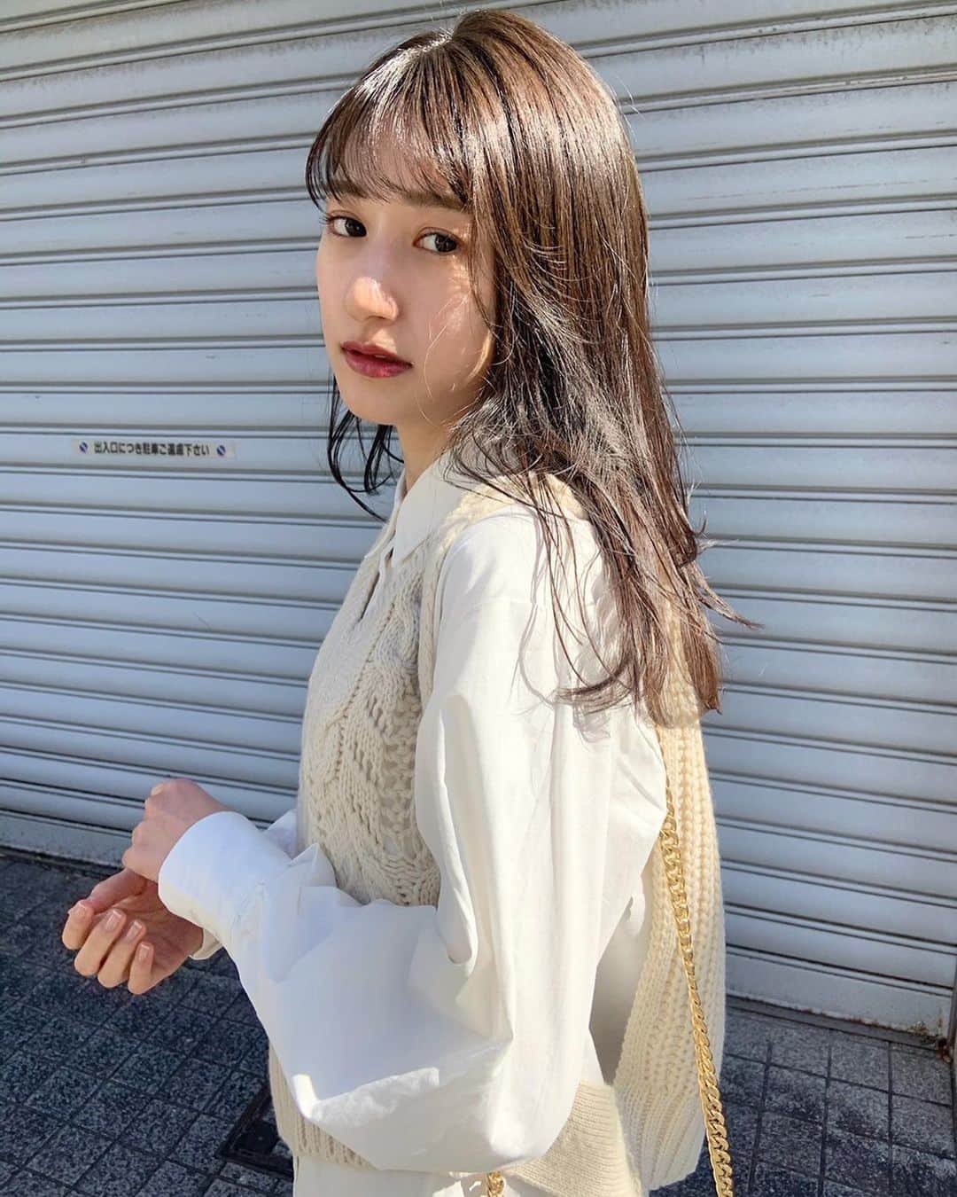 のインスタグラム：「髪暗くしたよ♡ . だいすきなyuuさんにも久しぶりに会えたー💗  yuuさんカットがかわいいすぎる🌸 カラーもドストライク♡  @le_tournesol10  yuuさんありがとうございました🥰」