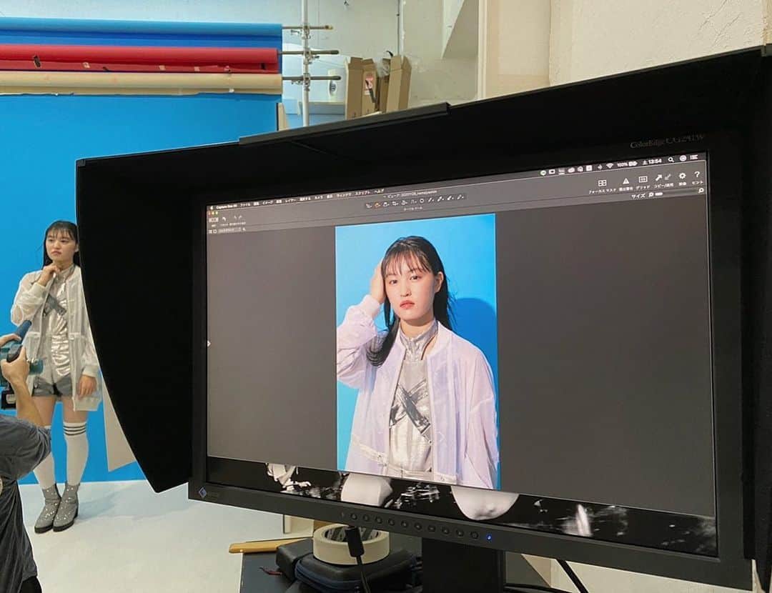 星野蒼良のインスタグラム：「・ 新作生写真第33弾の発売が始まりました！  今回は「Just mean it!」の衣装です✨  いつもより大人っぽくてクールな生写真になっています！  購入はBATTENストアから💁‍♀  https://store.battengirls.com/  #写真をよく見ると正面から風を受けている私がいます #上田氏撮ってくれてありがとう ・ #ばってん少女隊 #星野蒼良」