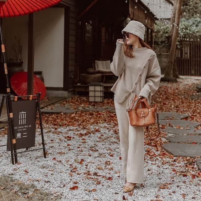 メリメロのインスタグラム：「Winter sun ! Mini Thela @brandywonderland」