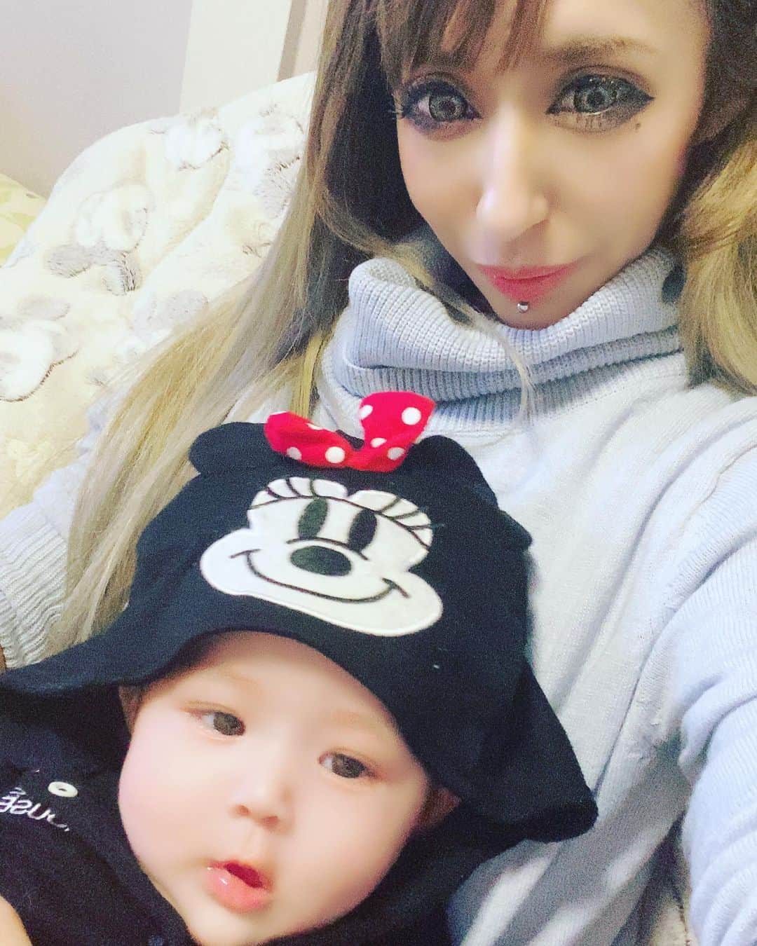 あきるなさんのインスタグラム写真 あきるなinstagram 麗愛菜のお古のミニーさん みんなでまたディズニー行きたい ディズニー ディズニーコーデ ディズニーランド 親子 ママ セルフィー 自撮り 新生児 新生児服 赤ちゃん 赤ちゃんのいる生活