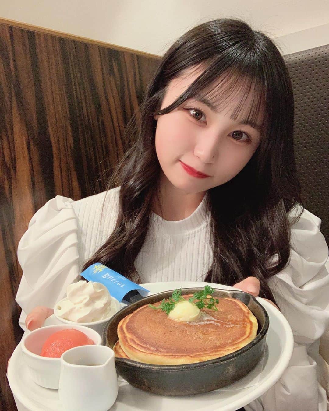 宮丸くるみのインスタグラム：「🥞🐝…  ・ ・ ・  #リリバリ #lilyofthevalley #idol #アイドル #jk #18歳 #高校生 #パンケーキ #ホットケーキ #butter #梅田カフェ #茶屋町カフェ #カフェ #スイーツ」