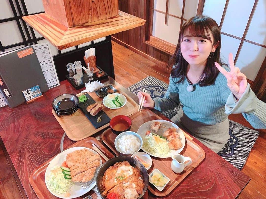 花田凌南のインスタグラム：「* 明日の山海漬はカツ特集🍖  カツを食べて受験に勝つ！ということで、 #験担ぎ をテーマに 様々なカツを探してきました✊🏻🔥 * #受験生 の皆さま #毎日本当に本当にお疲れ様です #あの時頑張ってよかったなあと思える日がいつか来るはずです #春はもうすぐ🌸  #応援しています！ #岩手 #めんこいテレビ #アナウンサー」