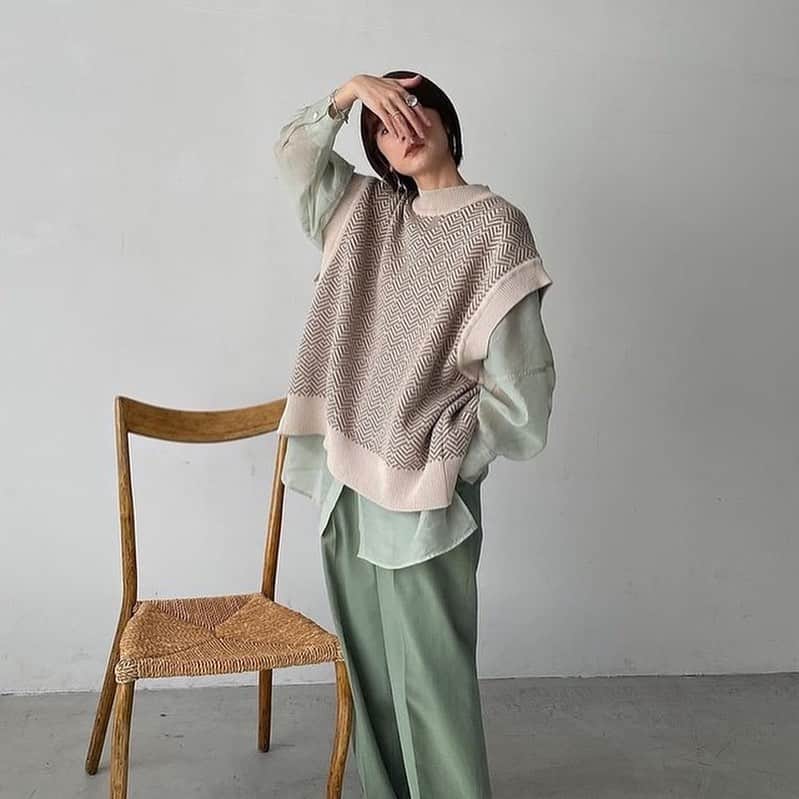 Lui's Lui's official instagramさんのインスタグラム写真 - (Lui's Lui's official instagramInstagram)「SWITCH SHEER SHIRT / BACK SLIT KNIT VEST ﻿ ▼in store now﻿ CLANE 【@clane_official】﻿ 2021  Spring & Summer Collection﻿ ﻿ ﻿ ▼store﻿ Lui’s/ex/store TOKYO店﻿ @luis_ex_store_tokyo﻿ Lui’s/ex/store 難波店 ﻿ @luis_ex_store_namba﻿ Lui’s/ex/store 湘南店﻿ @luis_ex_store_shonan﻿ Lui’s/ex/store 名古屋店﻿ @luis_ex_store_nagoya﻿ ﻿ ﻿ ﻿  #luisfemme﻿ #21SS #clane﻿ #クラネ﻿ #ニットベスト #シアーシャツ #ブラウス ﻿ ﻿」2月19日 22時40分 - luis_official___