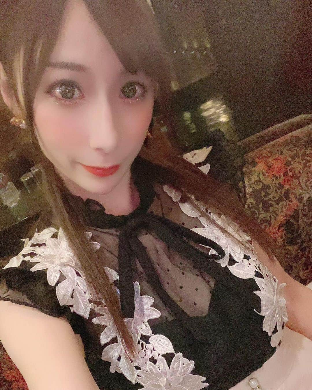 橋本れいかのインスタグラム：「.﻿ ﻿ レッドドラゴンに来るとかわいい女の子たちに会えてテンション上がるなあ♡﻿ (お客さま目線ｗ)﻿ 女の子もみんな久しぶりに会っても優しくしてくれて嬉しい♡♡﻿ ﻿ ୨୧┈┈┈┈┈┈┈┈┈┈┈┈┈┈୨୧﻿ ﻿ Twitter【ReikaHashimoto_ 】﻿ Instagramでは載せられないことも載せてたり..♥﻿ コメントやDMできないためTwitterでリプください(*･ω･*)﻿ ﻿ 類似アカウントに悪用されています﻿ わたしのインスタアカウントは【reikasensei.1023】のみです！注意してください。﻿ .﻿ #橋本れいか#れいか先生#AV女優#セクシー女優#hmp#hmp専属#撮影#DVD#配信#作品#レッドドラゴン#RedDragon#六本木#AVキャバクラ#ポコチャ#ファンティア#ファンクラブ#れいか星#RStar」