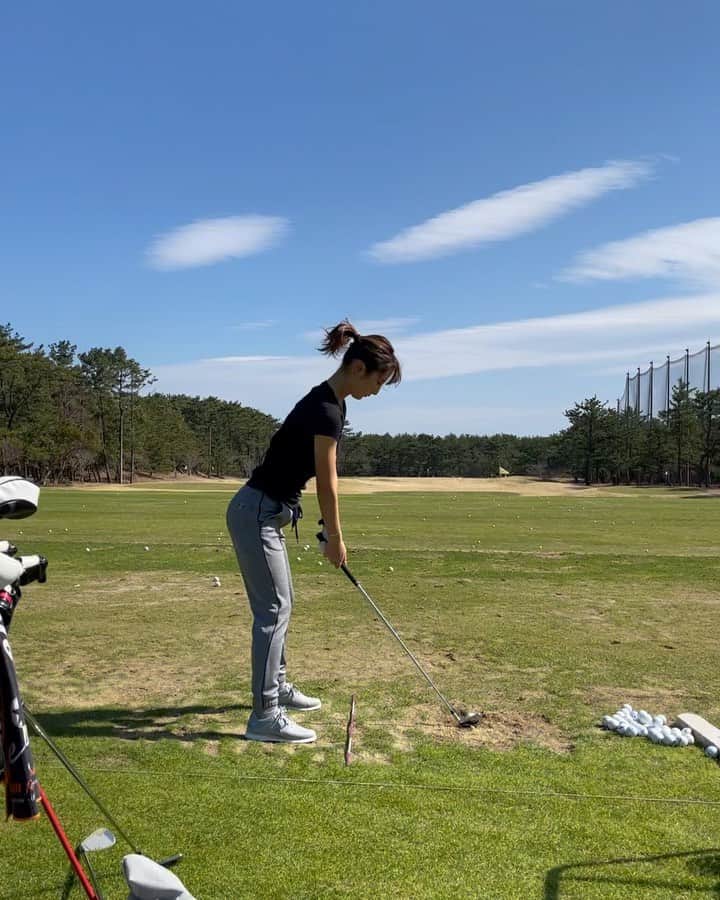 鶴岡果恋のインスタグラム：「. 宮崎合宿の１コマ。  (フェード練習中)  #andperse #titleist #jlpga #golf」