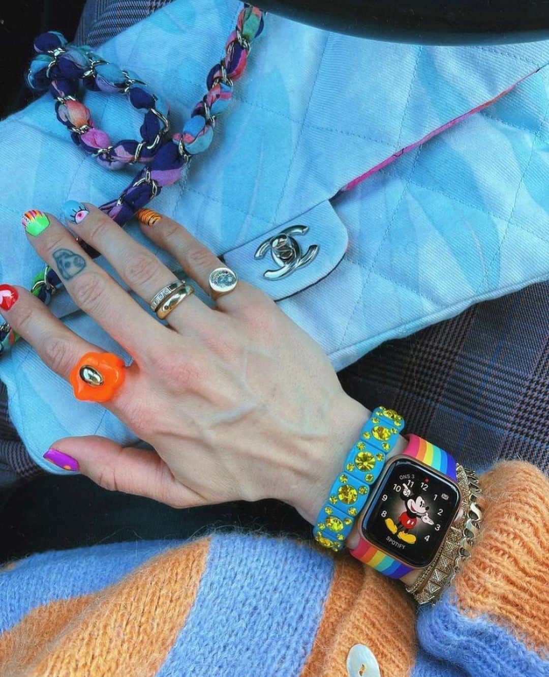Blonde Saladさんのインスタグラム写真 - (Blonde SaladInstagram)「Straight from the ‘90s Resin Rings have returned to make fashion victims fall in love🍭 Colorful, fancy and incredibly cute they’re the undisputed accessory trend of the next season, do you like them? 💚 LINK IN BIO to shop our fav! #theblondesalad #rings #ss21 #trend #nineties pics by @overglowedit @marianne_theodorsen @chiaraferragni」2月19日 22時49分 - theblondesalad