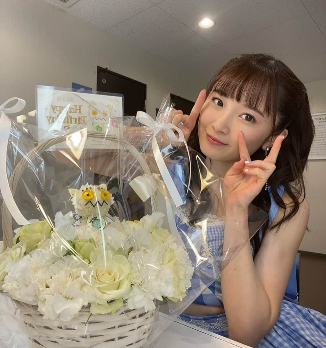 森戸知沙希さんのインスタグラム写真 - (森戸知沙希Instagram)「バースデーイベントありがとうございました！！ 　　　　　　 来てくださったみなさん、応援してくださった皆さん、メッセージくれたみなさん、、みんな本当にありがとう😭💗 　　　　　　 　　　　　　　 21歳もよろしくお願いします🥰 　　　　　　　 　　　　　　 バースデーイベントは後日配信もあります！2月27日予定です！！ ぜひ確認よろしくお願いします！！！ 　　　　　　  　　　　　 　　　　　　 そして、、。 がおっきーからのお花いただきました💐 いつもありがとうございます💗 　　　　　　 　　　　　　 　　　　　 #morningmusume21  #helloproject  #モーニング娘21  #森戸知沙希  #誕生日  #バースデーイベント  #ありがとう  #がおっきー」2月19日 22時58分 - chisaki__morito.official