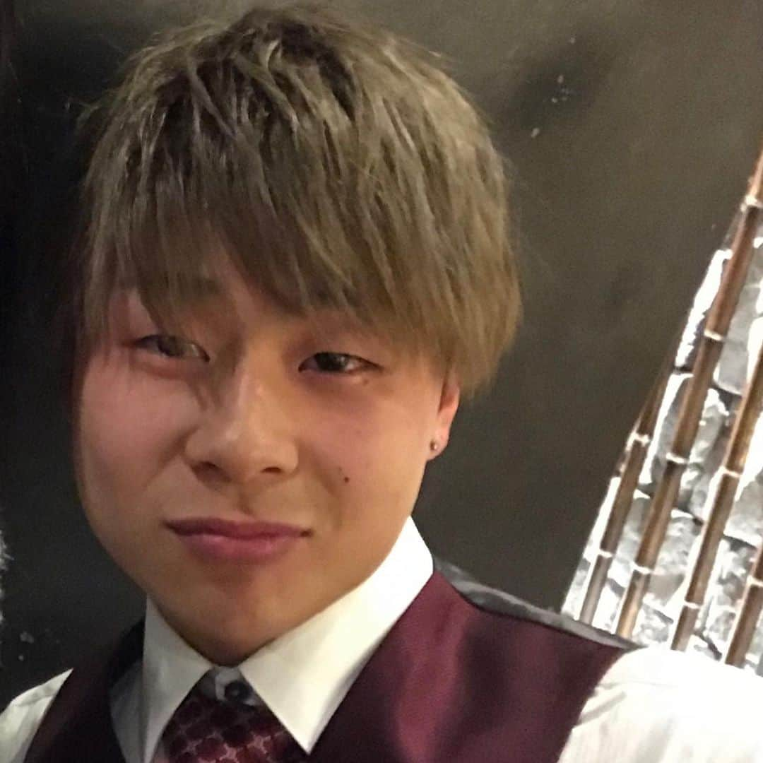 スクワッドさんのインスタグラム写真 - (スクワッドInstagram)「スクワッド　　自己紹介  かず  かずが登場ブチ上げきたぞ調子はどうだ？HEY HEY✋  いつもスクワッドを応援してくれてありがとうございます🙇‍♂️ 僕らスクワッドが宇宙1いや世界1おもろいYouTuberです！  これから絶対スクワッドの時代がくるので皆さんついてきてくれたら嬉しいです！  #最高のメンバー #最高なファミワッド #超chill #おすすめ載ってたら教えて #スクワッド #かず」2月19日 22時51分 - squad.1998