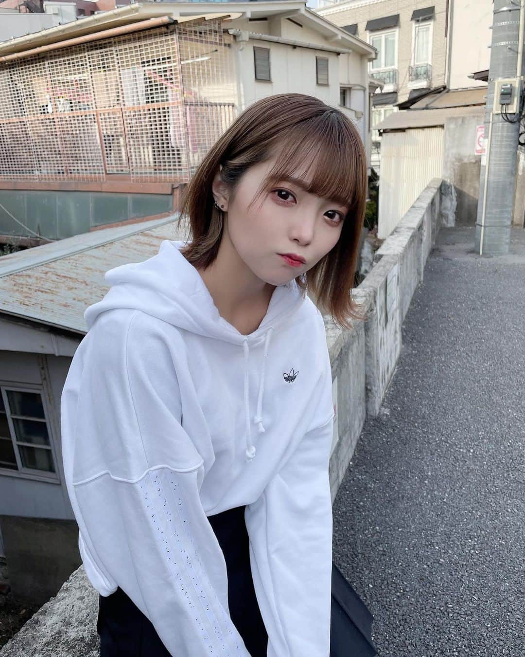 福山梨乃さんのインスタグラム写真 - (福山梨乃Instagram)「さいきん毎日zozotown見るのが日課です🏃🏻‍♀️ . tops→ @adidas  outer→ @apres_jour  skirt→ @wego_official  . #ハイソックス#アディダスコーデ#プリーツスカート#パーカーコーデ」2月19日 22時52分 - rinomaru_