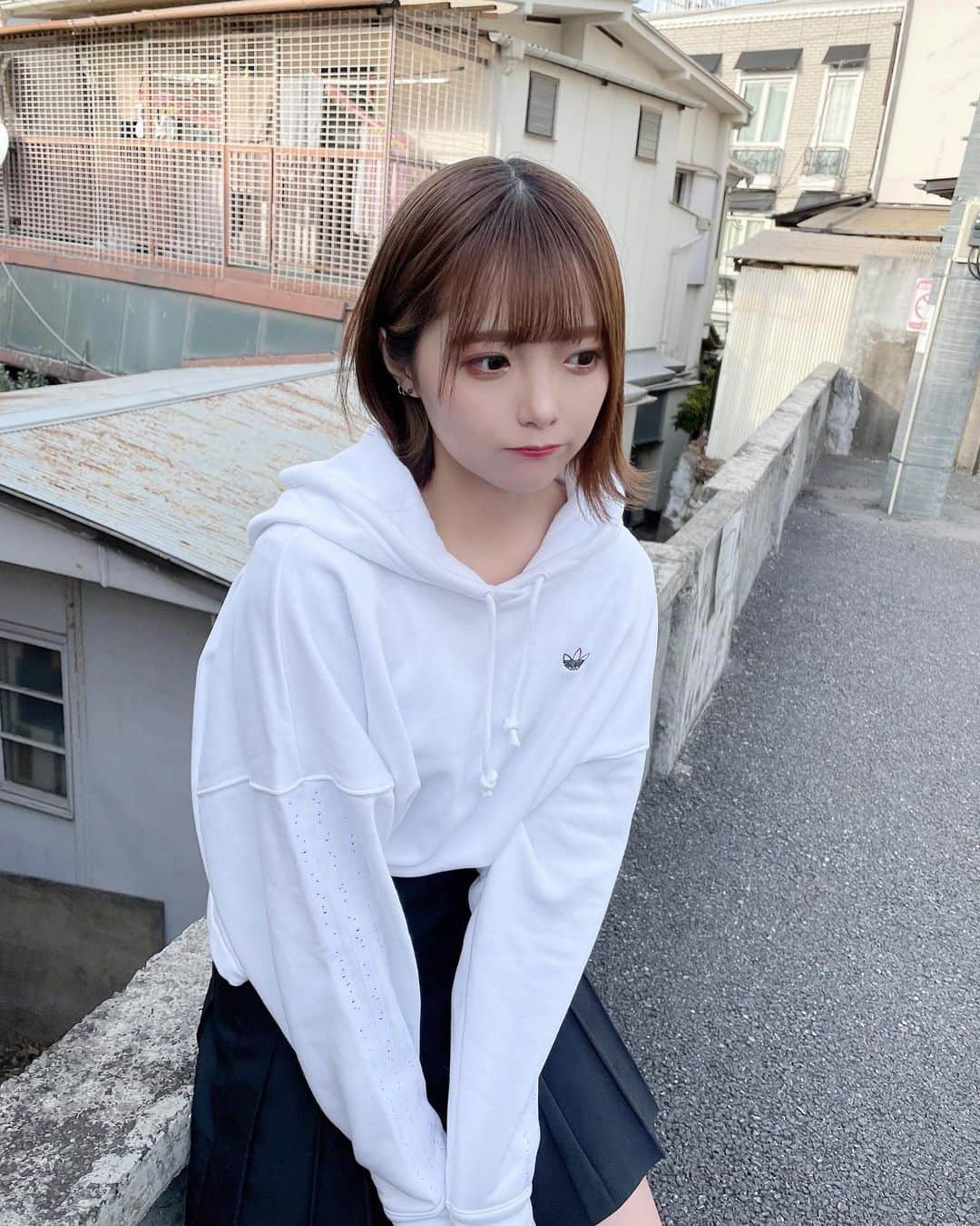 福山梨乃さんのインスタグラム写真 - (福山梨乃Instagram)「さいきん毎日zozotown見るのが日課です🏃🏻‍♀️ . tops→ @adidas  outer→ @apres_jour  skirt→ @wego_official  . #ハイソックス#アディダスコーデ#プリーツスカート#パーカーコーデ」2月19日 22時52分 - rinomaru_