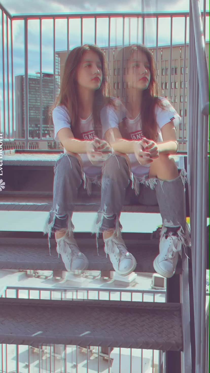 前原穂高のインスタグラム：「こちらも過去のオフショットMovie🎥✨ そろそろ暖かくなってきたね〜☺️  @moniyuki_v  @violet_hairsalon   #美容室Violet #表参道ヘアサロン #表参道美容室 #表参道美容院 #撮影 #撮影オフショット #韓国ガール #韓国美人 #20代ヘアスタイル #韓国ヘアスタイル #韓国ヘアアレンジ #韓国ヘアー #40代ヘアスタイル #30代ヘアスタイル #韓国トレンド #韓国風 #韓国スタイル #韓国好き #韓国アイドル」