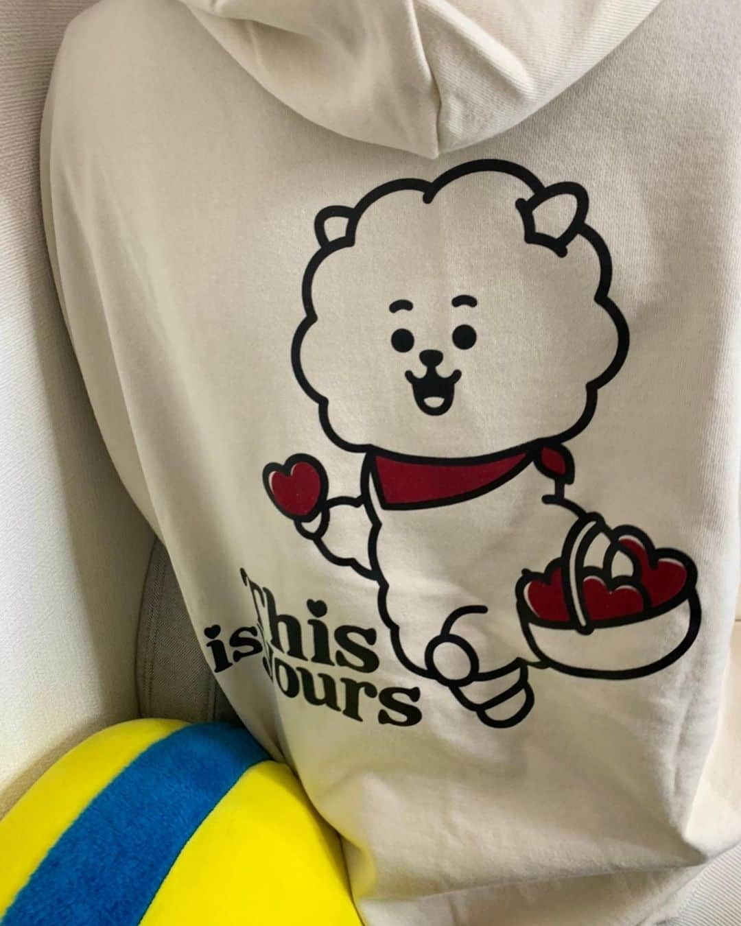 あこさんのインスタグラム写真 - (あこInstagram)「Right-onさんとBT21のコラボパーカー🦙💜情報に疎いので視聴者さんが教えて下さる優しい世界。 かこはMANG！私はRJ！どっちも可愛い🥰 #bt21  #bts  #righton  #はらぺこツインズ」2月19日 22時55分 - harapeko__ako