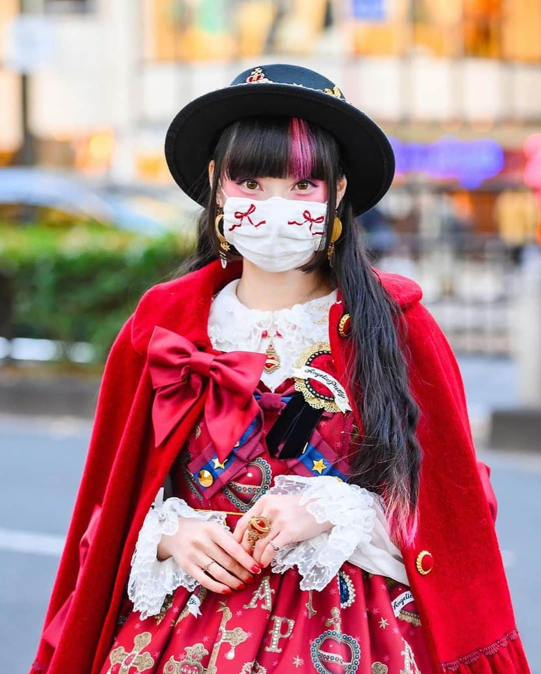 RinRinさんのインスタグラム写真 - (RinRinInstagram)「👑✨ Thank you @tokyofashion for the snap!  . #ootd  Dress, blouse, cape, socks, necklace, ring, badge, hat: #angelicpretty @angelicpretty_official  Earrings: #lyrabymiki @lyra.miki  Rings: #annasui #viviennewestwood  Mask: #糸柊子 @_syuko_  Shoes: #milkharajuku @milk__official_  . . . #rinrindoll #japan #tokyo #harajuku #japanesefashion #tokyofashion #harajukufashion #東京 #コーデ #今日のコーデ #lolitafashion #ロリータ #ロリィタ」2月19日 23時06分 - rinrindoll