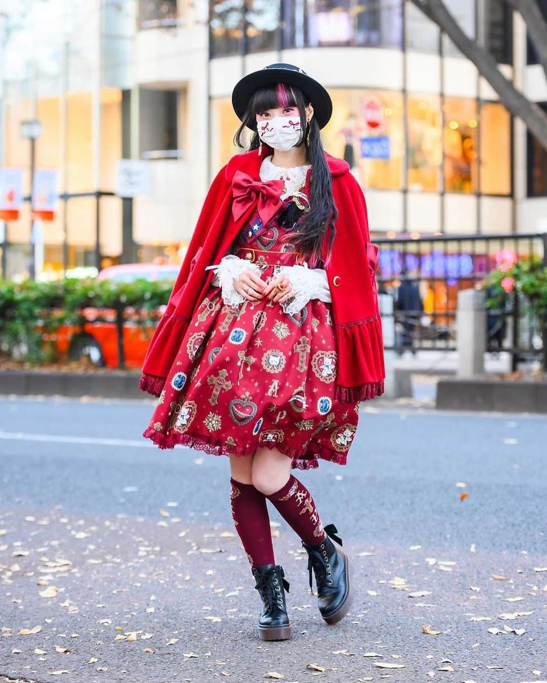 RinRinさんのインスタグラム写真 - (RinRinInstagram)「👑✨ Thank you @tokyofashion for the snap!  . #ootd  Dress, blouse, cape, socks, necklace, ring, badge, hat: #angelicpretty @angelicpretty_official  Earrings: #lyrabymiki @lyra.miki  Rings: #annasui #viviennewestwood  Mask: #糸柊子 @_syuko_  Shoes: #milkharajuku @milk__official_  . . . #rinrindoll #japan #tokyo #harajuku #japanesefashion #tokyofashion #harajukufashion #東京 #コーデ #今日のコーデ #lolitafashion #ロリータ #ロリィタ」2月19日 23時06分 - rinrindoll