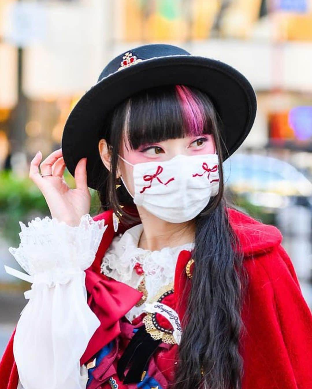 RinRinさんのインスタグラム写真 - (RinRinInstagram)「👑✨ Thank you @tokyofashion for the snap!  . #ootd  Dress, blouse, cape, socks, necklace, ring, badge, hat: #angelicpretty @angelicpretty_official  Earrings: #lyrabymiki @lyra.miki  Rings: #annasui #viviennewestwood  Mask: #糸柊子 @_syuko_  Shoes: #milkharajuku @milk__official_  . . . #rinrindoll #japan #tokyo #harajuku #japanesefashion #tokyofashion #harajukufashion #東京 #コーデ #今日のコーデ #lolitafashion #ロリータ #ロリィタ」2月19日 23時06分 - rinrindoll