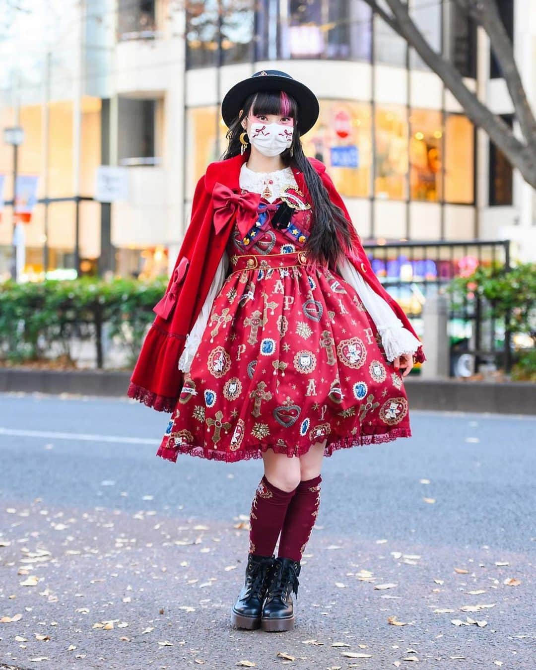 RinRinさんのインスタグラム写真 - (RinRinInstagram)「👑✨ Thank you @tokyofashion for the snap!  . #ootd  Dress, blouse, cape, socks, necklace, ring, badge, hat: #angelicpretty @angelicpretty_official  Earrings: #lyrabymiki @lyra.miki  Rings: #annasui #viviennewestwood  Mask: #糸柊子 @_syuko_  Shoes: #milkharajuku @milk__official_  . . . #rinrindoll #japan #tokyo #harajuku #japanesefashion #tokyofashion #harajukufashion #東京 #コーデ #今日のコーデ #lolitafashion #ロリータ #ロリィタ」2月19日 23時06分 - rinrindoll