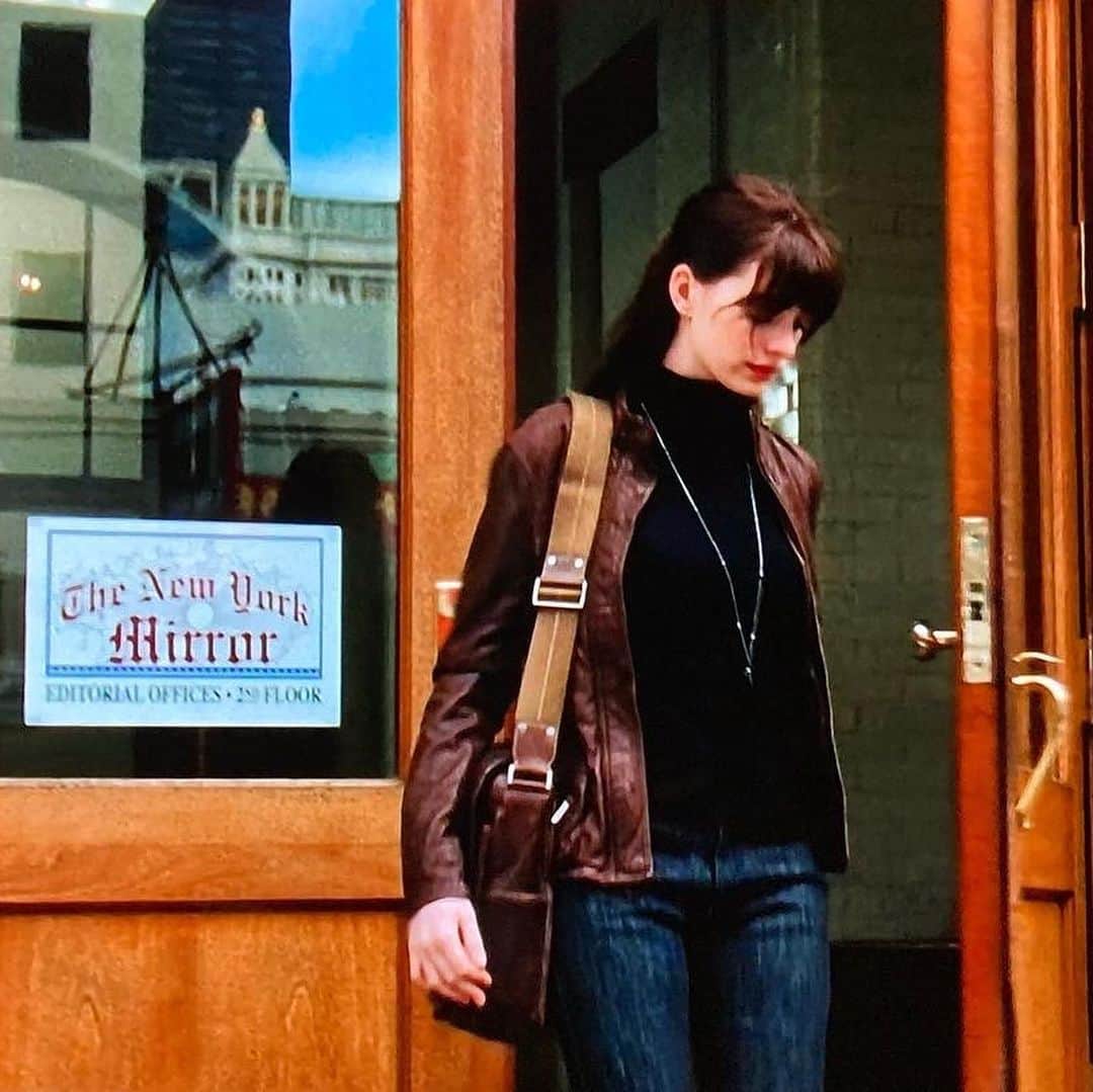 イ・チョンアのインスタグラム：「오랜만에 🎞  #thedevilwearsprada 👠」