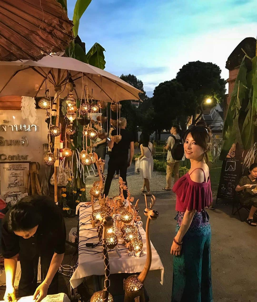 上本昌代さんのインスタグラム写真 - (上本昌代Instagram)「タイってカラフルなイメージ🇹🇭 不思議な色の食べ物も路上のマッサージも雑なキャラクターも醍醐味… そしてなんだかんだいまだに屋台の食べ物が食べれない若輩者の私👶🏻 やっぱり暖かい所が大好き。 #thailand #タイ #チェンマイ #chiengmai #屋台 #旅好き #asia #travel #lifeisajourney #memories #思い出 #何度も爆笑した旅 #女子旅」2月19日 23時15分 - masayomai