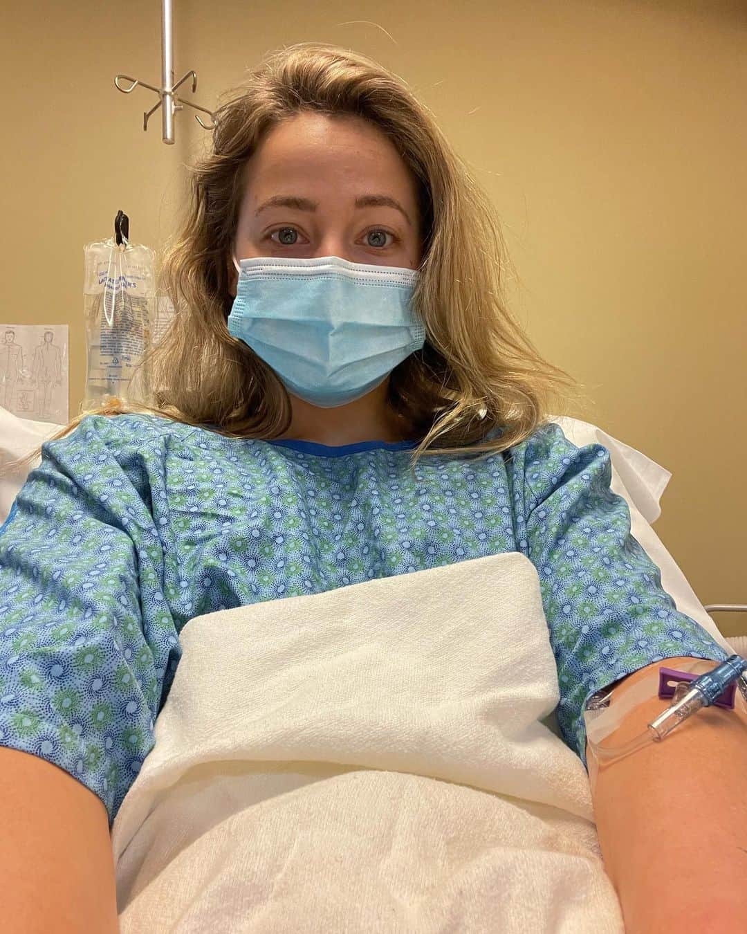 のインスタグラム：「5th and final surgery, 🔙🔜」