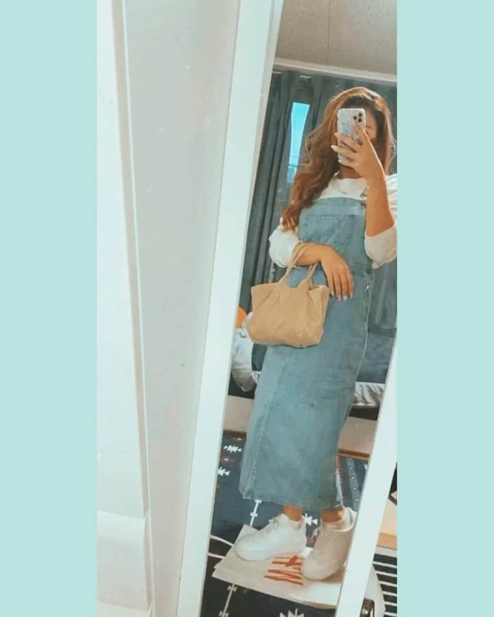 Eminanaのインスタグラム：「. . New!デニムサロペットスカート🦋 . . 春にたくさん使えそう💭 . これエアフォース1履いてるけど 白コンバースでも合いそうだな〜👟🌸 . そろそろ春服が楽しみになってきた🐥 . . #fashion#ootd#code#ファッション#コーデ #fashiongram#fashionstyle#春服#デニム#converse  #ジャンパースカート#サロペットスカート#airforce1  #サロペット#DENIM#デニムコーデ#春服#spring」