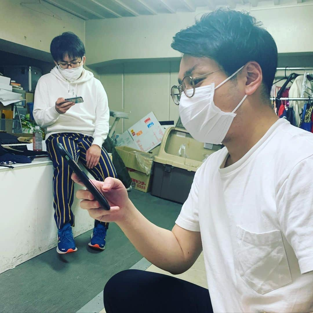 高野正成さんのインスタグラム写真 - (高野正成Instagram)「たかやすうどん笹塚本店 ありがとうね。 安と奥  #たかやすうどん #笹塚本店 #ニコジョッキー #安原カラス #スタンダップコーギー #奥村うどん #カラス #うどん #メガネ #ドラえもん #バカ」2月19日 23時33分 - takanomasanari