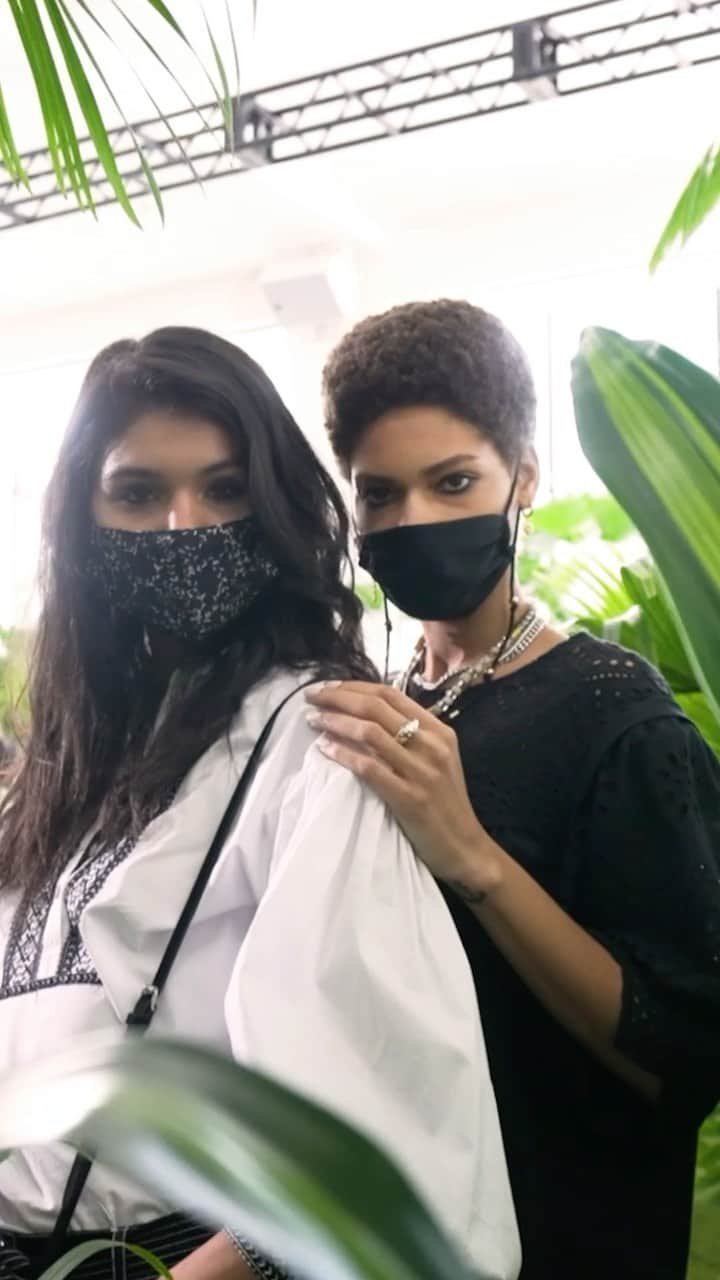 レベッカミンコフのインスタグラム：「Serving all the Spring looks 👏🏻🙌🏼」
