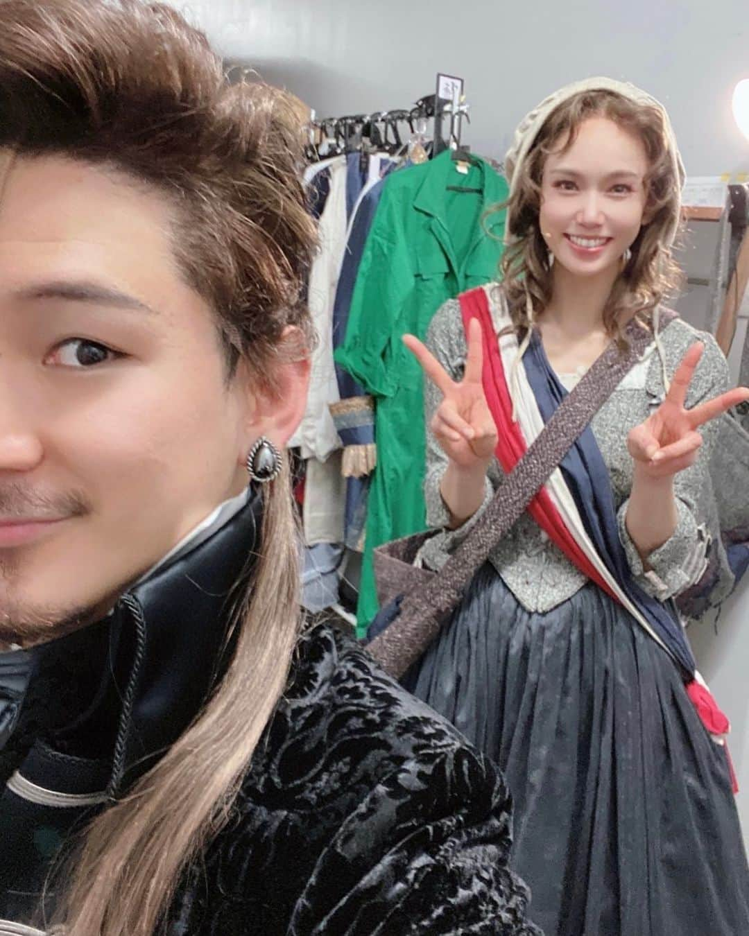 小野田龍之介さんのインスタグラム写真 - (小野田龍之介Instagram)「MarieAntoinette🌹 本日も公演務めさせていただきました👊  日々御観劇いただいている皆様・いらっしゃれなくとも劇場や作品に心お寄せ下さってる皆様本当にありがとうございます✨🙏✨  いよいよ東京公演での出番は明後日の残り1公演となりました‼️  今日で東京での組み合わせは最後だったソニン嬢との写真を📸 また大阪で共にやれるのを楽しみに👍  引き続き何卒よろしくお願い致します🌈 ＊ ＊ ＊ #ミュージカル #マリーアントワネット  #musical #MarieAntoinette  #MA  #マルグリット #ソニン  #オルレアン公 #小野田龍之介」2月19日 23時40分 - ryunosuke_onoda