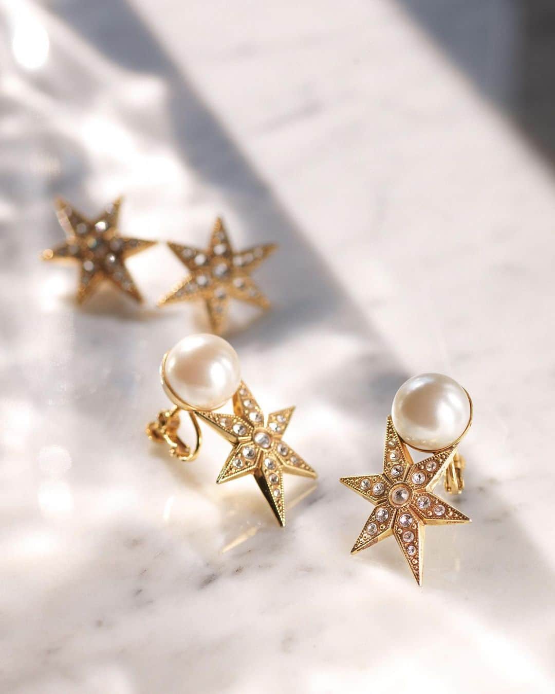 のインスタグラム：「#wedding #image  #mode #inspiration #weddingstyle  #jewelry #accessory #star #earring #earclip  special thanx @yusuke.y_ph」