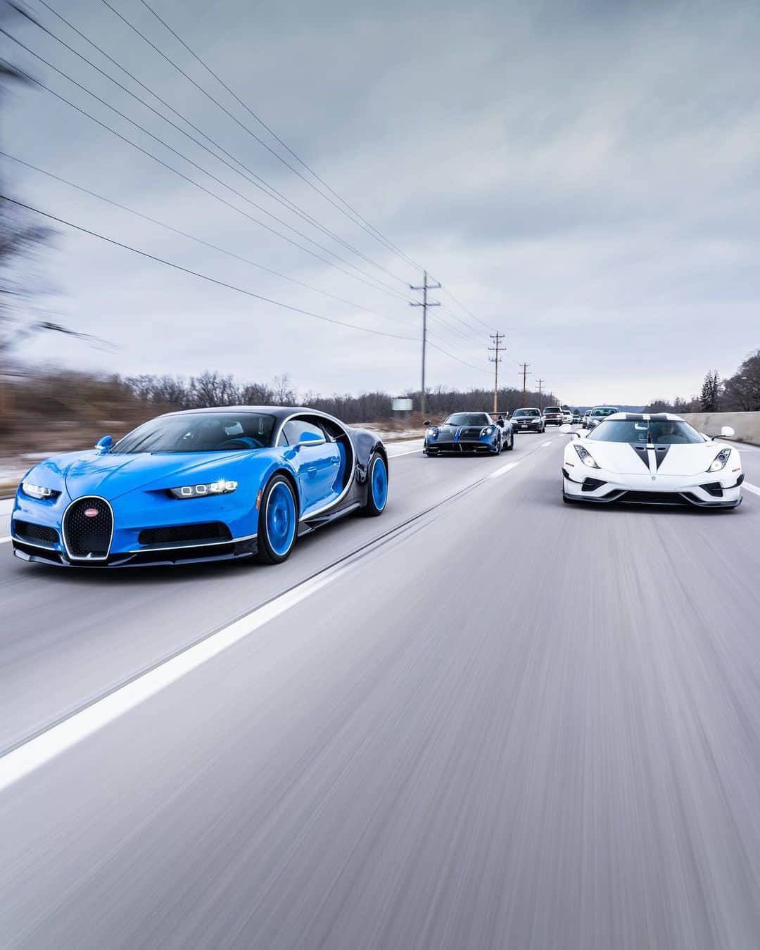 CarsWithoutLimitsさんのインスタグラム写真 - (CarsWithoutLimitsInstagram)「What would you choose? Bugatti, Koenigsegg, or Pagani? 💨 Owner @thetriplefcollection  Photo @shotsbyced   #carswithoutlimits #bugatti #chiron」2月19日 23時44分 - carswithoutlimits