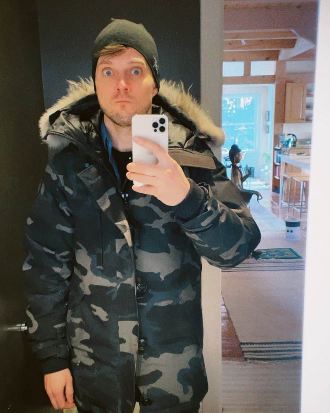 イーライ・リエブのインスタグラム：「WINTER I HAVE HAD ENOUGH OF YOU. K love you bye」