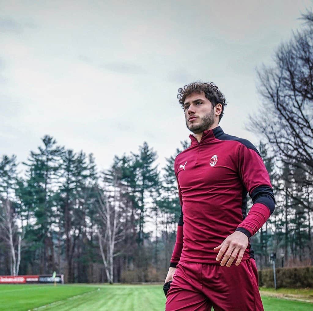 のインスタグラム：「Today’s training ⚽️ @acmilan」