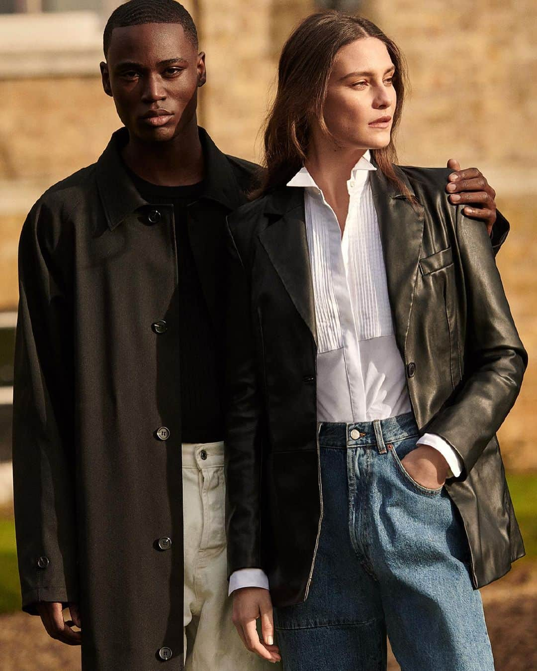 トラサルディさんのインスタグラム写真 - (トラサルディInstagram)「White shirt, leather blazer and denim; reimagining wardrobe icons this season. Shop the new collection online now. #TrussardiSS21 #Trussardi」2月19日 23時58分 - trussardi