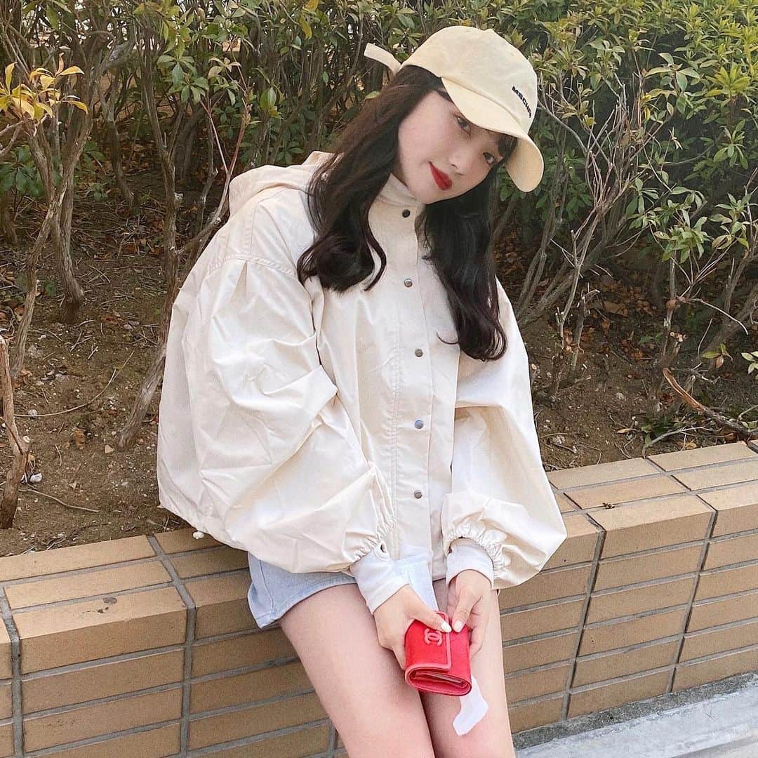 河﨑莉奈のインスタグラム：「안뇨옹💛🌷 오늘도 고생했어☁️  @apretro_zozo @bonjoursagan #apretro #bonjoursagan」