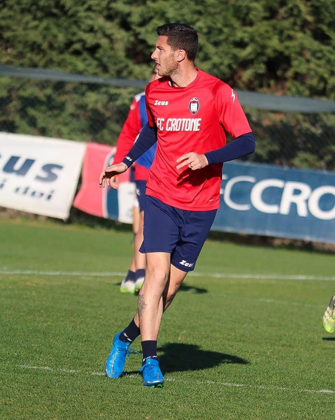 ルカ・マッローネのインスタグラム：「🌊 ⁣ ⁣ #Crotone #Marrone39」