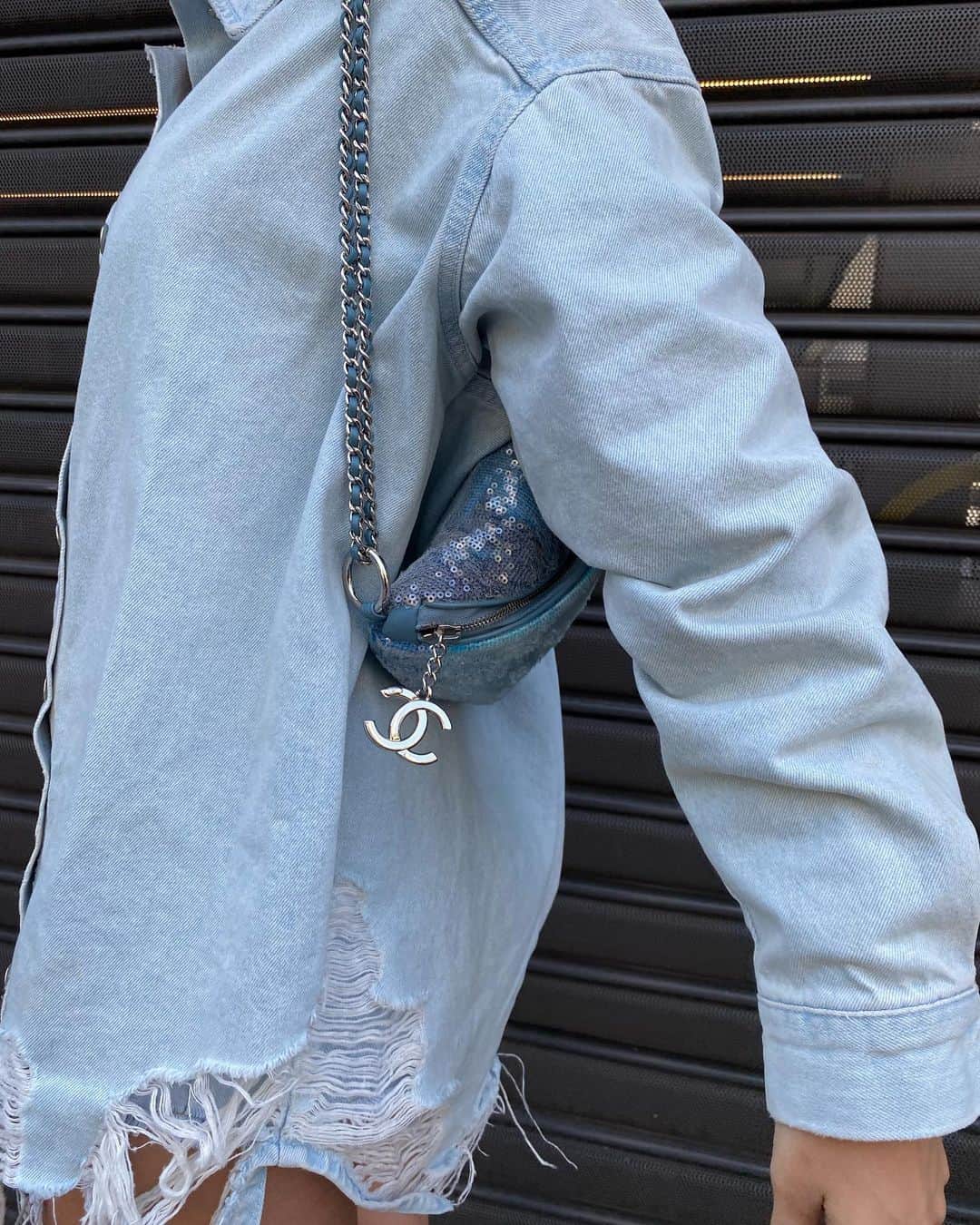 Garotas Estupidasのインスタグラム：「le bleu (e a moça que só usa pochete!) 💙 @chanelofficial」