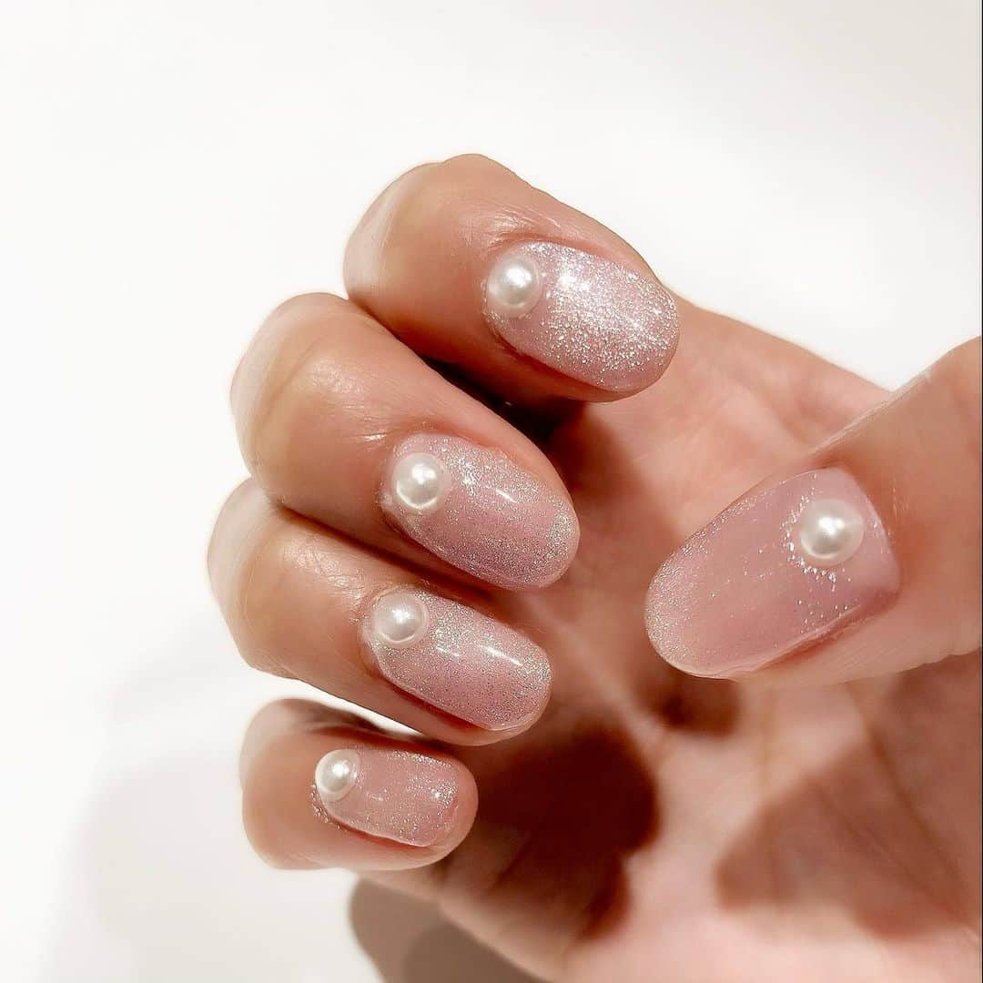 青山愛菜のインスタグラム：「#newnail #マグネットネイル」