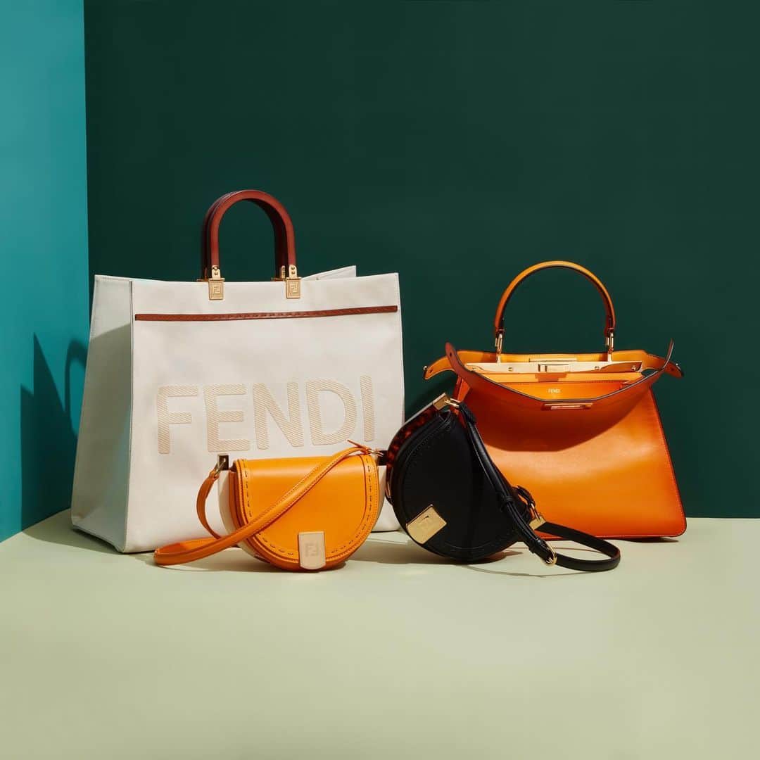 Saks Fifth Avenueさんのインスタグラム写真 - (Saks Fifth AvenueInstagram)「HANDBAG HEROES: @fendi's spring styles—from the iconic Peekaboo to the new Moonlight satchel—are all about the fresh and calming hues. #SaksStyle」2月19日 23時57分 - saks