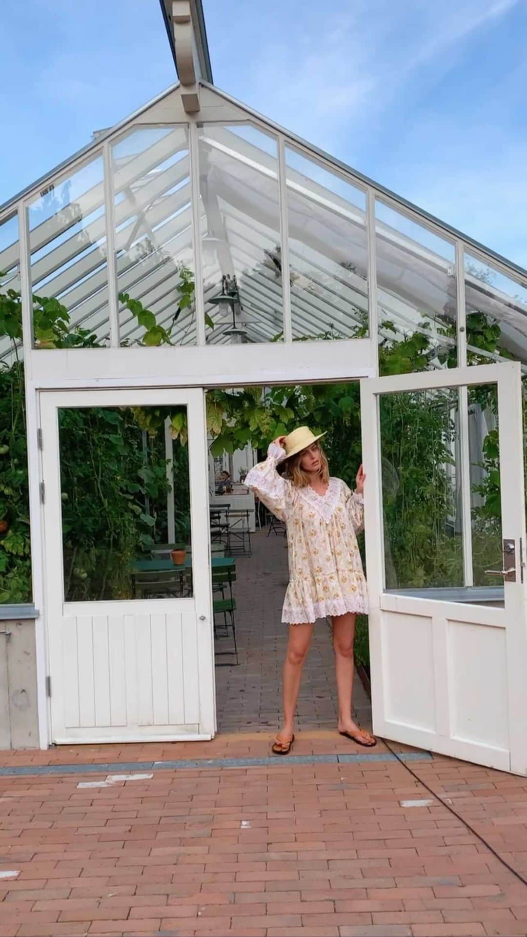 のインスタグラム：「Dreaming about those long summer nights! @mariehallen looking amazing on set of our SS21 campaign in her cotton slub shift dress, now online🌻」