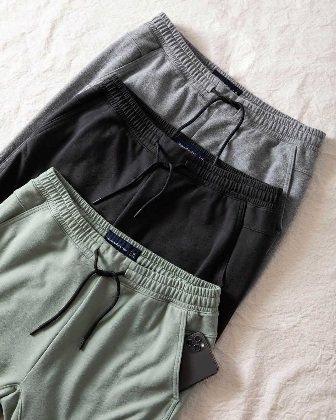 Abercrombie & Fitchのインスタグラム：「The comfort of sweats in a classic jogger fit. #abercrombiemens」