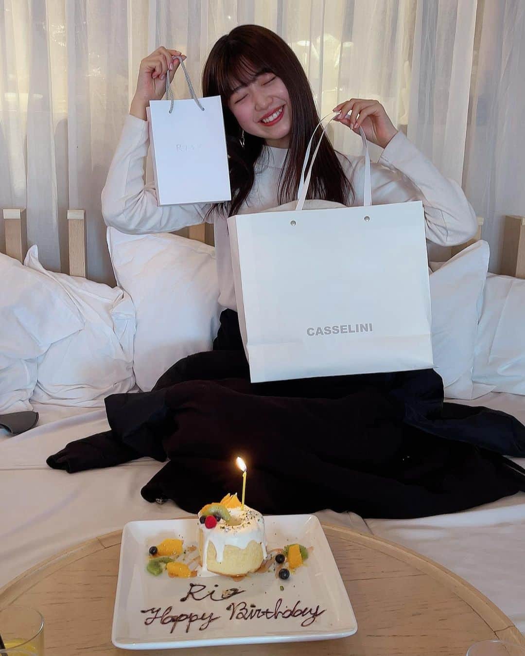 吉田莉桜さんのインスタグラム写真 - (吉田莉桜Instagram)「19歳スタート🤍  誕生日迎えました。 19歳も皆さんに応援してもらい、一緒に楽しめる年にしたいと思います。 そして、たくさん色んな事に挑戦していきます✨✨」2月20日 0時17分 - yoshida_rio_official