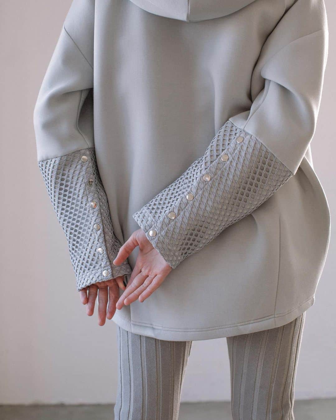AULA AILAのインスタグラム：「【AULA AILA 2021 SS COLLECTION】  MESH LAYERED ZIP HOODIE  OFF WHITE/GRAY/BLACK SIZE:0 ¥18,000   ✔️OFFICIAL WEB STOREにて好評発売中。」