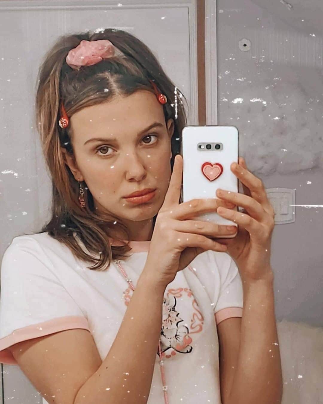 Nylon Magazineさんのインスタグラム写真 - (Nylon MagazineInstagram)「While everyone is debating over middle parts, we'll be over here recreating this '90s -inspired hair trend. At the link in bio, we share the cheap and easy way to copy the double barrette look. ⁠⁠ [RG: @dualipa, @milliebobbybrown, @saweetie, @arianagrande]」2月20日 0時12分 - nylonmag