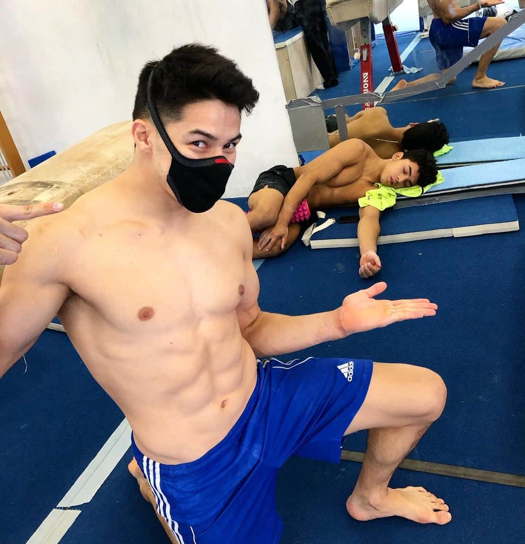 アルトゥール・オヤカワ・マリアノのインスタグラム：「Dia do esportista tamo como? Acabado! Sextouuuuu @trick_sampaio #pocohsono #gymnastics #dormiumoscou #nonopostou #vamoqvamo」