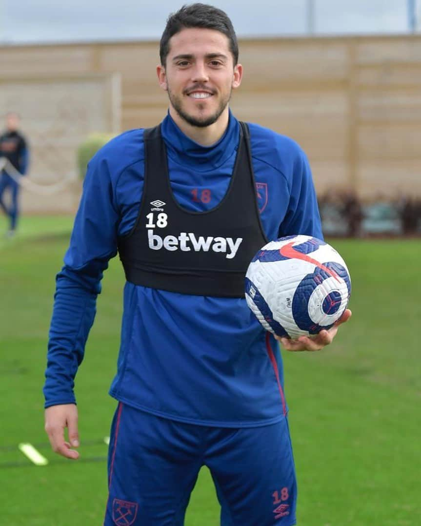 パブロ・フォルナルスのインスタグラム：「New ball, same target! ⚒⚽️   @nikefootball  @premierleague」