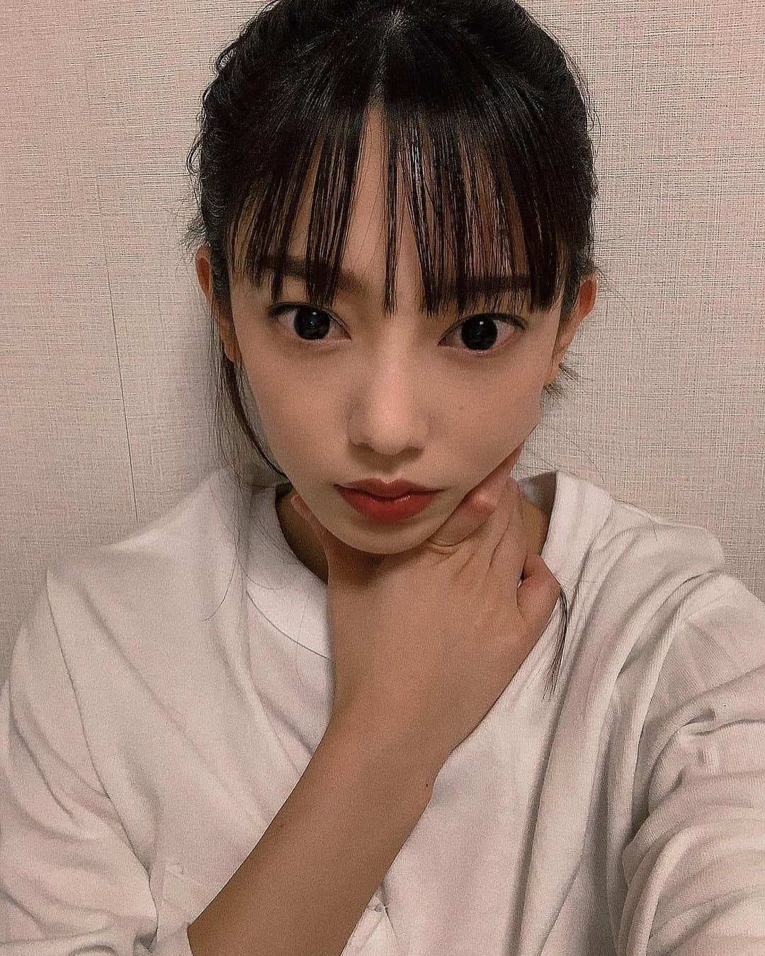 室加奈子さんのインスタグラム写真 - (室加奈子Instagram)「ひさびささん🥳 久しぶりにメイクしたら写真撮りたくなってメイク直して自撮りした✌️笑」2月20日 0時31分 - kaaaanako.20