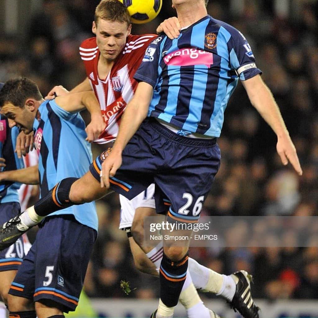 チャーリー・アダムさんのインスタグラム写真 - (チャーリー・アダムInstagram)「What a legend on and off the pitch. I seen for 7 years all the hard work and dedication you put into @stokecity. A captain that inspired us every week and I can also call you a friend. We were always a better team with you in it. Good luck with @intermiamicf 👍」2月20日 0時36分 - charlie26adam